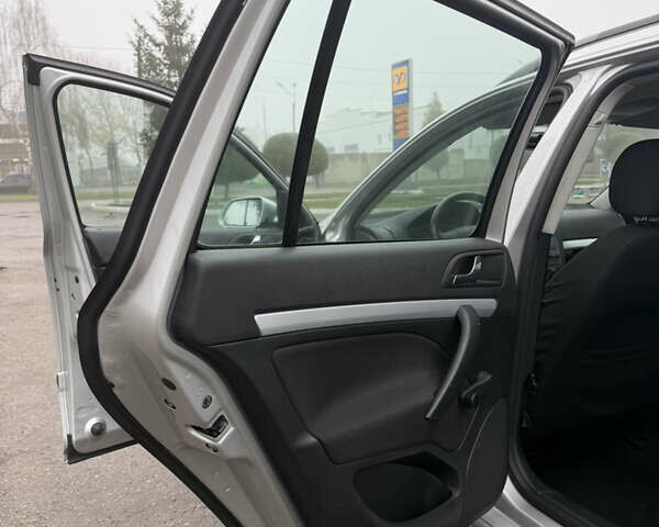 Сірий Шкода Октавія, об'ємом двигуна 1.6 л та пробігом 223 тис. км за 6799 $, фото 29 на Automoto.ua