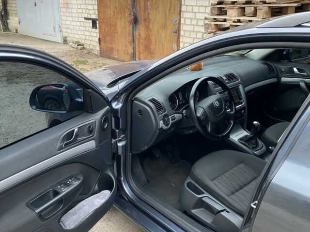 Серый Шкода Октавия, объемом двигателя 1.8 л и пробегом 222 тыс. км за 7700 $, фото 7 на Automoto.ua