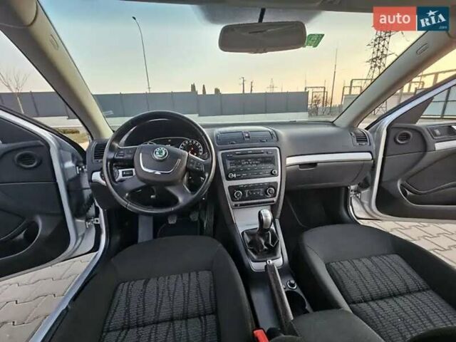 Серый Шкода Октавия, объемом двигателя 1.8 л и пробегом 200 тыс. км за 9100 $, фото 46 на Automoto.ua
