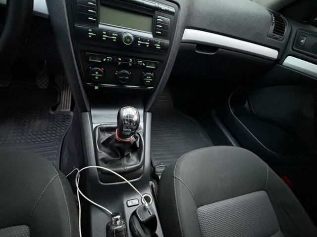 Шкода Октавия 2008 в Мукачеве на Automoto.ua Серый Шкода Октавия, объемом двигателя 2 л и пробегом 310 тыс. км за 6799 $, фото 5 на Automoto.ua