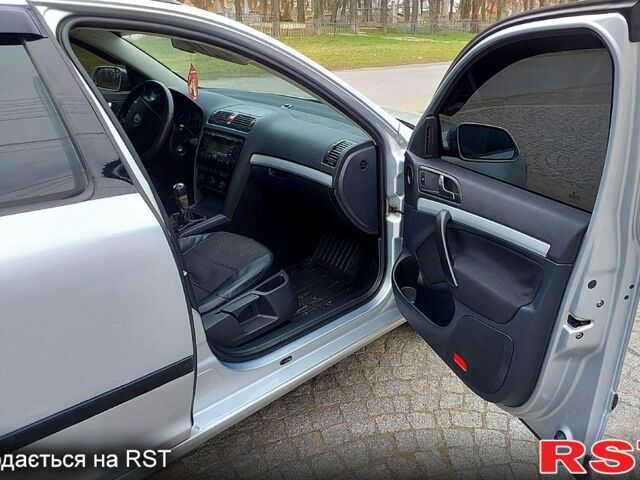 Серый Шкода Октавия, объемом двигателя 1.6 л и пробегом 298 тыс. км за 5600 $, фото 3 на Automoto.ua