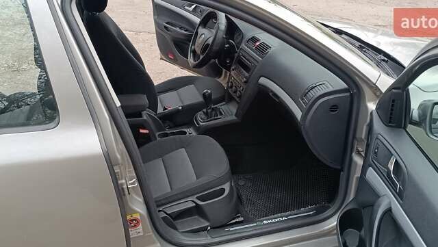 Серый Шкода Октавия, объемом двигателя 1.8 л и пробегом 274 тыс. км за 5850 $, фото 8 на Automoto.ua