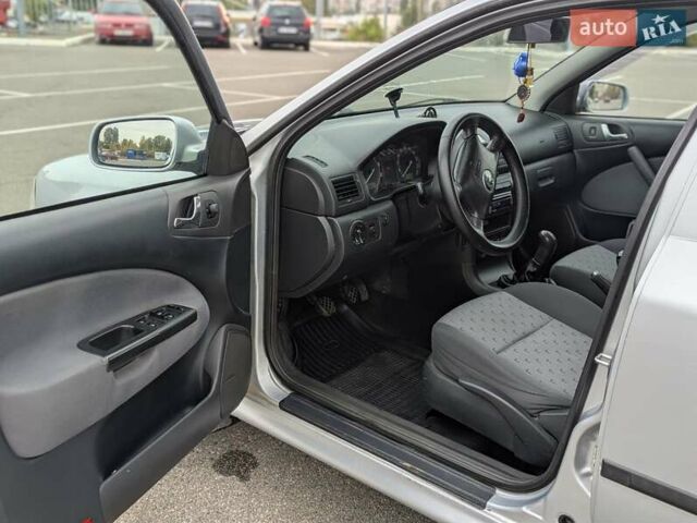 Сірий Шкода Октавія, об'ємом двигуна 1.6 л та пробігом 280 тис. км за 4950 $, фото 11 на Automoto.ua