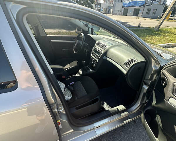 Серый Шкода Октавия, объемом двигателя 1.9 л и пробегом 284 тыс. км за 7750 $, фото 2 на Automoto.ua