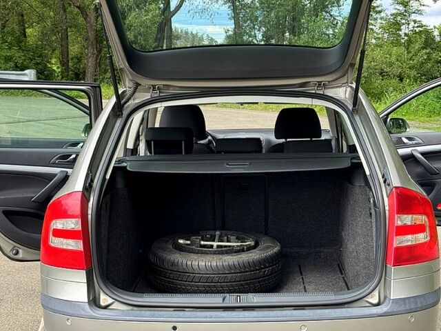 Серый Шкода Октавия, объемом двигателя 1.6 л и пробегом 270 тыс. км за 5900 $, фото 6 на Automoto.ua