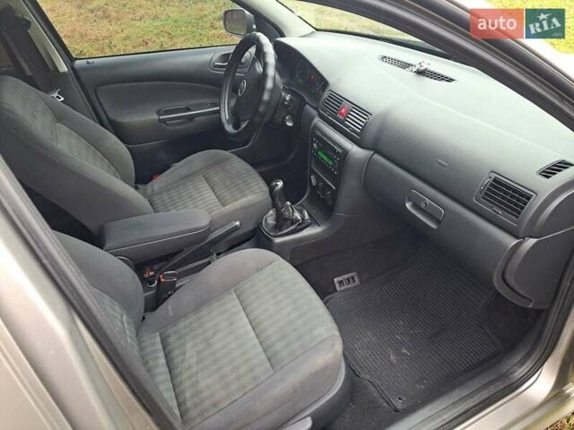 Серый Шкода Октавия, объемом двигателя 1.6 л и пробегом 199 тыс. км за 5000 $, фото 2 на Automoto.ua