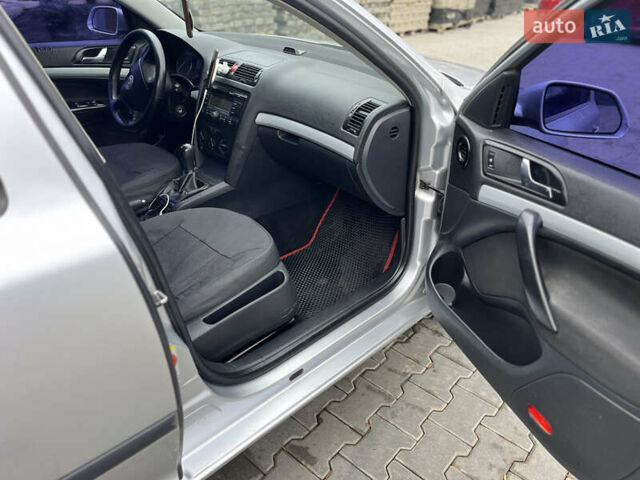 Сірий Шкода Октавія, об'ємом двигуна 1.6 л та пробігом 240 тис. км за 5850 $, фото 15 на Automoto.ua