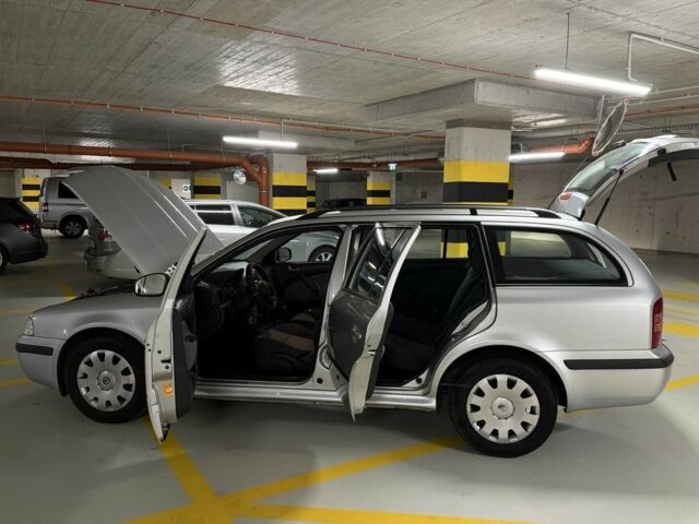 Серый Шкода Октавия, объемом двигателя 1.6 л и пробегом 235 тыс. км за 2900 $, фото 2 на Automoto.ua