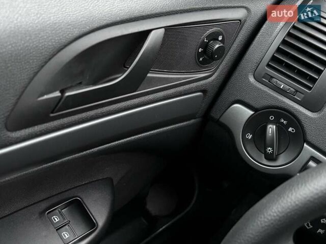 Сірий Шкода Октавія, об'ємом двигуна 1.6 л та пробігом 237 тис. км за 7990 $, фото 108 на Automoto.ua