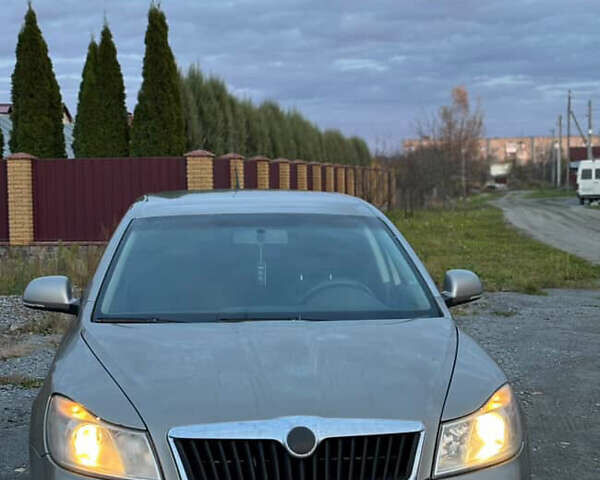 Шкода Октавія 2009 у Києві на Automoto.ua Сірий Шкода Октавія, об'ємом двигуна 1.9 л та пробігом 400 тис. км за 3150 $, фото 1 на Automoto.ua