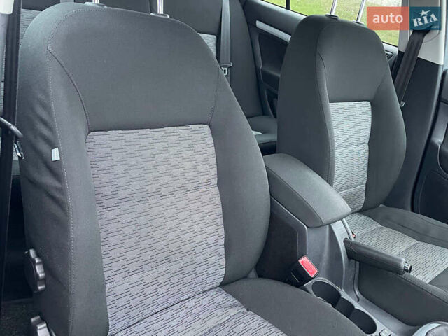 Серый Шкода Октавия, объемом двигателя 1.6 л и пробегом 181 тыс. км за 8888 $, фото 156 на Automoto.ua