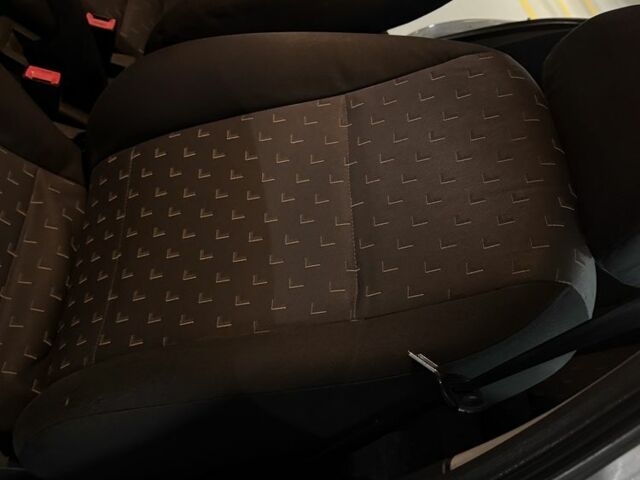 Серый Шкода Октавия, объемом двигателя 1.6 л и пробегом 235 тыс. км за 2900 $, фото 21 на Automoto.ua