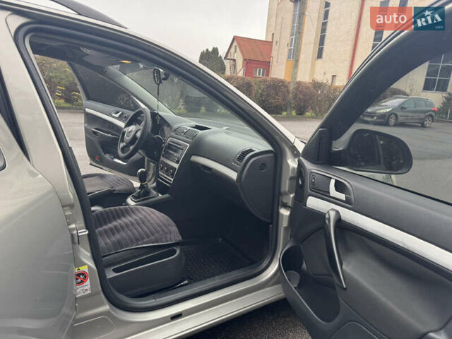 Серый Шкода Октавия, объемом двигателя 1.6 л и пробегом 218 тыс. км за 8200 $, фото 12 на Automoto.ua