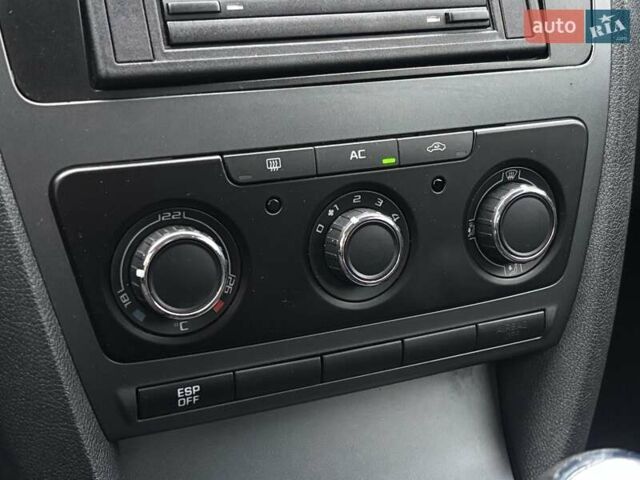Сірий Шкода Октавія, об'ємом двигуна 1.6 л та пробігом 237 тис. км за 7990 $, фото 113 на Automoto.ua