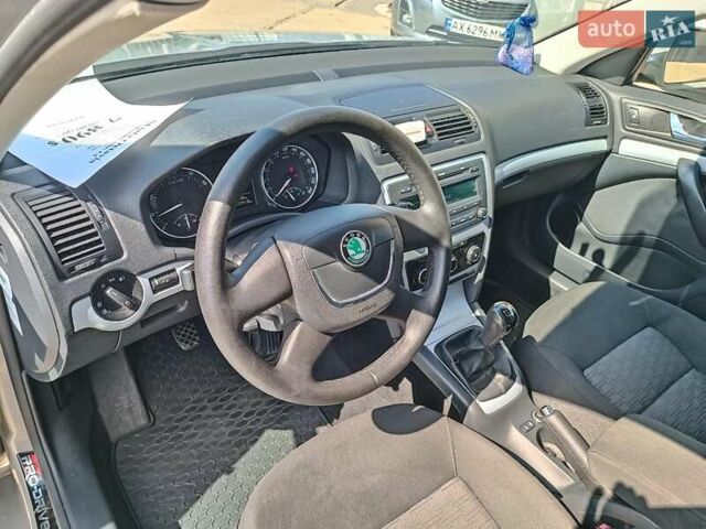Серый Шкода Октавия, объемом двигателя 1.4 л и пробегом 224 тыс. км за 6990 $, фото 20 на Automoto.ua