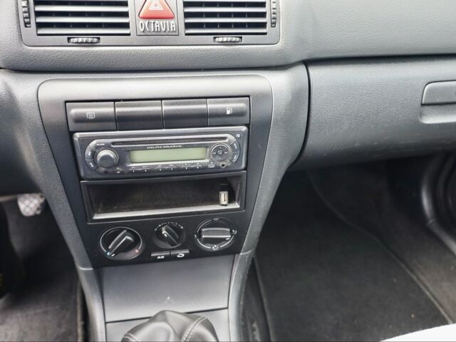 Серый Шкода Октавия, объемом двигателя 1.6 л и пробегом 199 тыс. км за 6400 $, фото 15 на Automoto.ua
