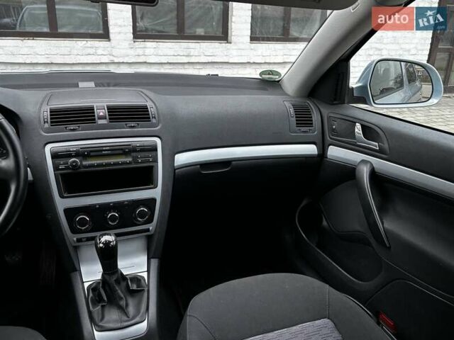 Серый Шкода Октавия, объемом двигателя 1.6 л и пробегом 203 тыс. км за 8099 $, фото 109 на Automoto.ua