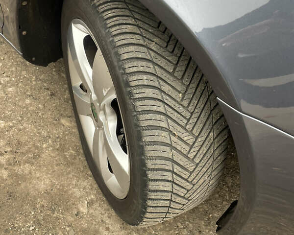 Сірий Шкода Октавія, об'ємом двигуна 1.8 л та пробігом 212 тис. км за 10100 $, фото 1 на Automoto.ua