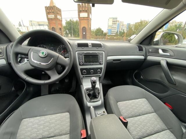 Сірий Шкода Октавія, об'ємом двигуна 1.6 л та пробігом 174 тис. км за 7700 $, фото 23 на Automoto.ua