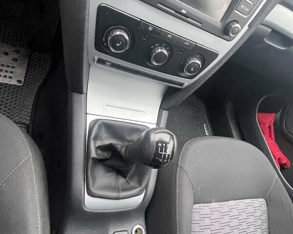 Сірий Шкода Октавія, об'ємом двигуна 1.8 л та пробігом 212 тис. км за 10100 $, фото 16 на Automoto.ua