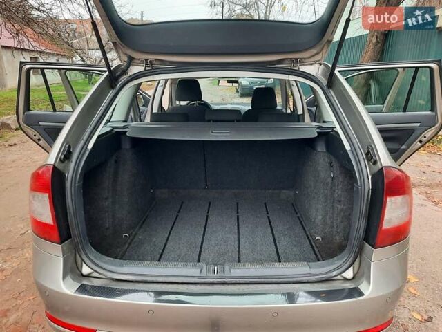 Серый Шкода Октавия, объемом двигателя 1.6 л и пробегом 250 тыс. км за 7370 $, фото 53 на Automoto.ua