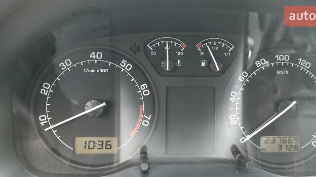 Серый Шкода Октавия, объемом двигателя 1.6 л и пробегом 238 тыс. км за 5350 $, фото 25 на Automoto.ua