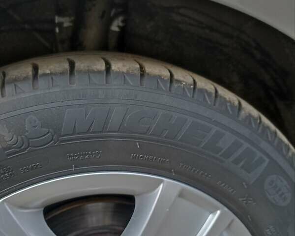 Сірий Шкода Октавія, об'ємом двигуна 1.4 л та пробігом 170 тис. км за 7500 $, фото 3 на Automoto.ua