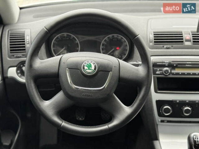 Шкода Октавия 2009 в Староконстантинов на Automoto.ua Серый Шкода Октавия, объемом двигателя 1.6 л и пробегом 212 тыс. км за 7600 $, фото 19 на Automoto.ua