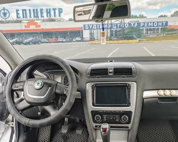 Сірий Шкода Октавія, об'ємом двигуна 2 л та пробігом 370 тис. км за 7300 $, фото 3 на Automoto.ua