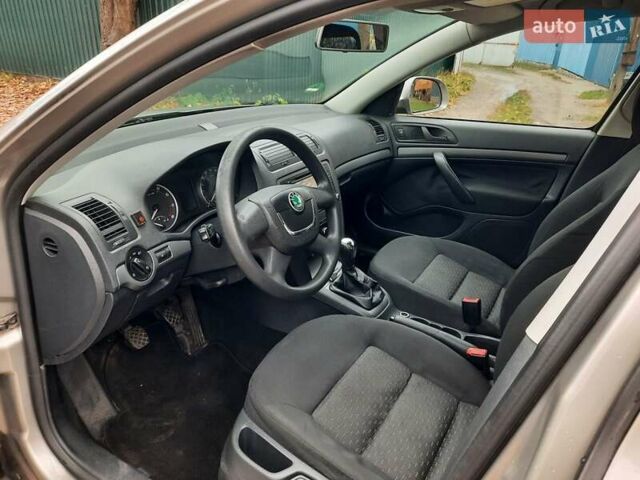 Серый Шкода Октавия, объемом двигателя 1.6 л и пробегом 250 тыс. км за 7370 $, фото 43 на Automoto.ua