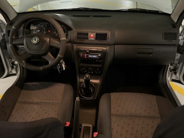 Серый Шкода Октавия, объемом двигателя 1.6 л и пробегом 235 тыс. км за 2900 $, фото 5 на Automoto.ua