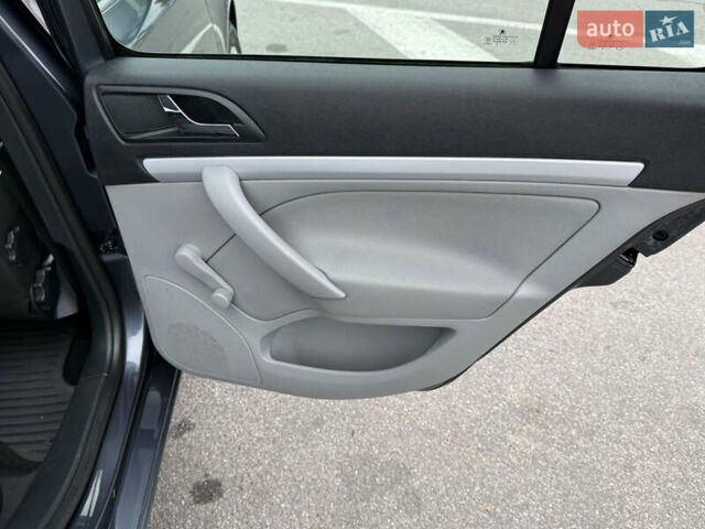 Сірий Шкода Октавія, об'ємом двигуна 1.6 л та пробігом 176 тис. км за 8999 $, фото 74 на Automoto.ua