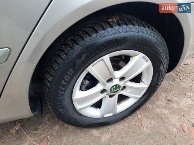 Серый Шкода Октавия, объемом двигателя 1.6 л и пробегом 250 тыс. км за 7370 $, фото 91 на Automoto.ua