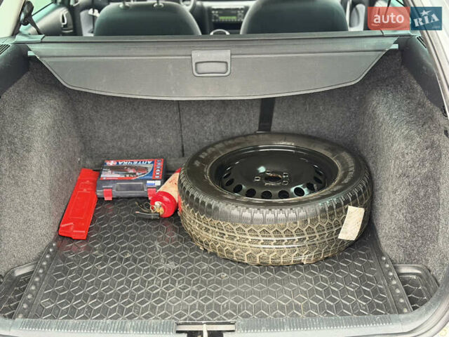 Серый Шкода Октавия, объемом двигателя 1.6 л и пробегом 205 тыс. км за 4750 $, фото 24 на Automoto.ua