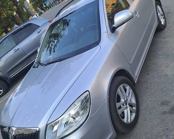 Серый Шкода Октавия, объемом двигателя 1.8 л и пробегом 241 тыс. км за 7700 $, фото 1 на Automoto.ua