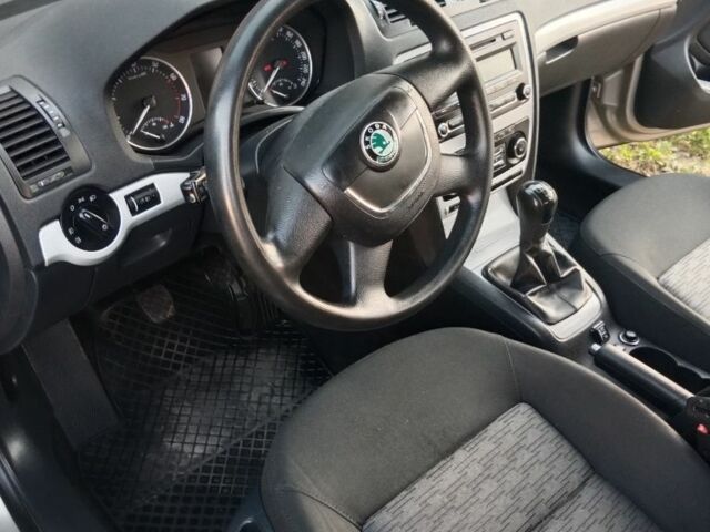 Серый Шкода Октавия, объемом двигателя 1.6 л и пробегом 270 тыс. км за 5600 $, фото 7 на Automoto.ua