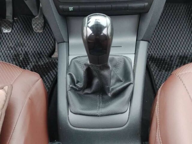 Серый Шкода Октавия, объемом двигателя 1.4 л и пробегом 243 тыс. км за 6400 $, фото 9 на Automoto.ua