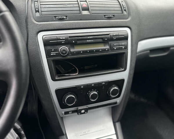 Серый Шкода Октавия, объемом двигателя 1.6 л и пробегом 261 тыс. км за 6100 $, фото 19 на Automoto.ua