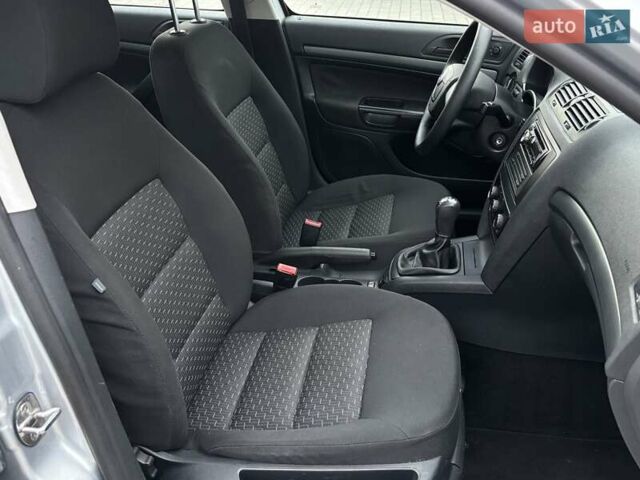 Сірий Шкода Октавія, об'ємом двигуна 1.6 л та пробігом 237 тис. км за 7990 $, фото 98 на Automoto.ua