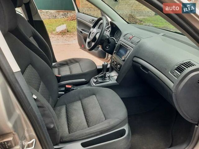 Серый Шкода Октавия, объемом двигателя 1.6 л и пробегом 250 тыс. км за 7550 $, фото 72 на Automoto.ua