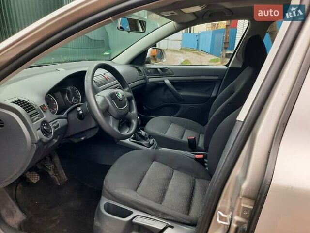 Серый Шкода Октавия, объемом двигателя 1.6 л и пробегом 250 тыс. км за 7550 $, фото 38 на Automoto.ua