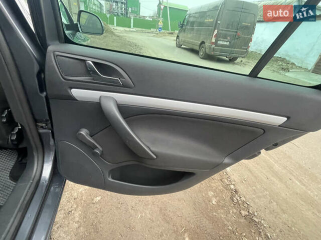 Сірий Шкода Октавія, об'ємом двигуна 1.8 л та пробігом 212 тис. км за 10100 $, фото 8 на Automoto.ua