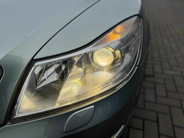 Серый Шкода Октавия, объемом двигателя 1.4 л и пробегом 229 тыс. км за 8000 $, фото 2 на Automoto.ua