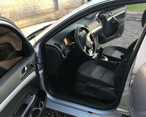 Серый Шкода Октавия, объемом двигателя 1.6 л и пробегом 342 тыс. км за 6500 $, фото 1 на Automoto.ua