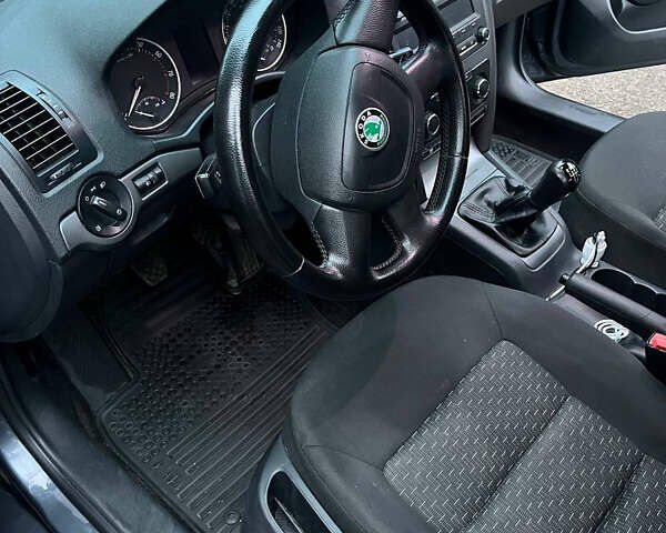 Сірий Шкода Октавія, об'ємом двигуна 1.6 л та пробігом 298 тис. км за 7800 $, фото 12 на Automoto.ua