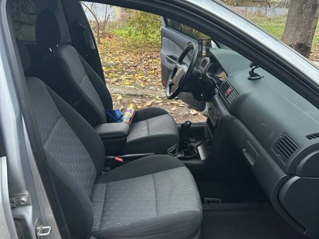 Серый Шкода Октавия, объемом двигателя 1.6 л и пробегом 199 тыс. км за 6800 $, фото 1 на Automoto.ua