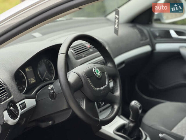 Серый Шкода Октавия, объемом двигателя 1.6 л и пробегом 212 тыс. км за 7400 $, фото 14 на Automoto.ua