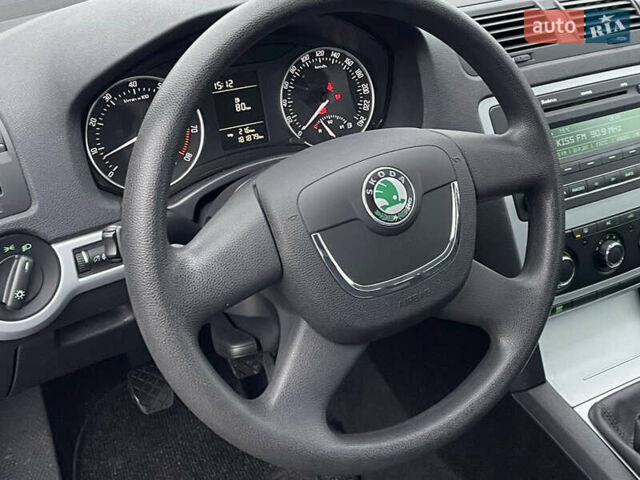 Серый Шкода Октавия, объемом двигателя 1.6 л и пробегом 181 тыс. км за 8888 $, фото 93 на Automoto.ua