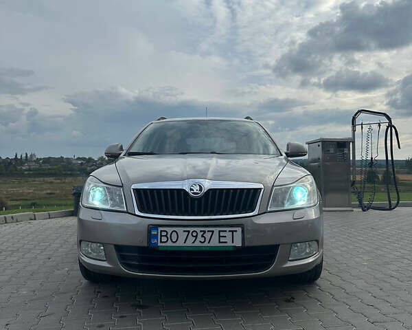 Серый Шкода Октавия, объемом двигателя 1.6 л и пробегом 280 тыс. км за 7350 $, фото 1 на Automoto.ua