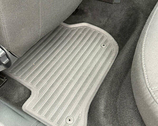 Серый Шкода Октавия, объемом двигателя 1.6 л и пробегом 176 тыс. км за 8999 $, фото 92 на Automoto.ua